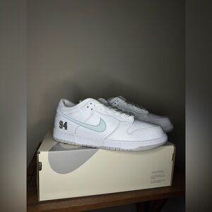 Supreme x Nike Dunk Low SB ‘White Metallic Silver’ Shoes